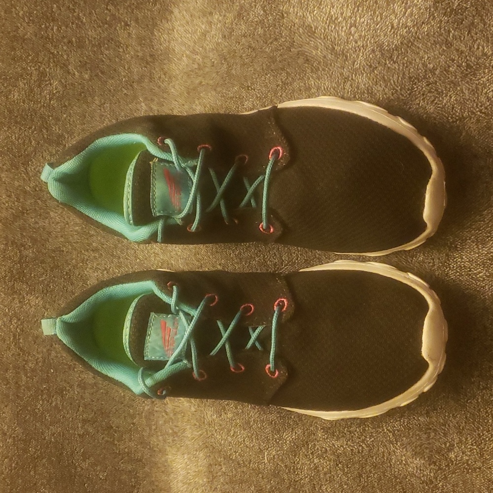 Women's Catapult sneakers size 7.5